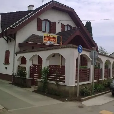 Sarok Vendeghaz * Nádudvar